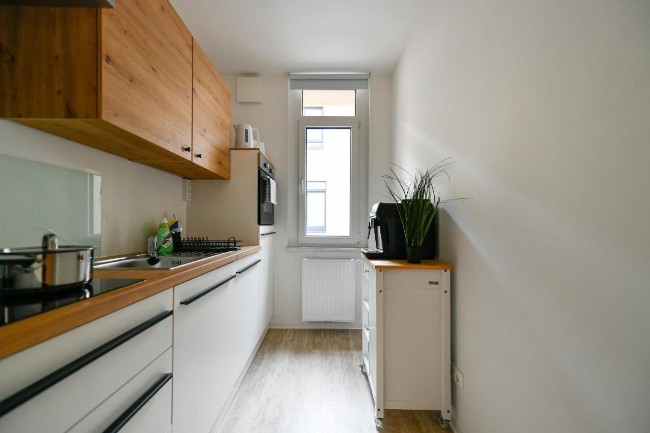 Ferienwohnungen Am Theater - Modern, Zentral Und Ruhig Mit Kueche, Waschtrockner, Netflix, Wlan Und Parkplatz- 2 Zimmer, 52 Qm Cottbus Exterior foto