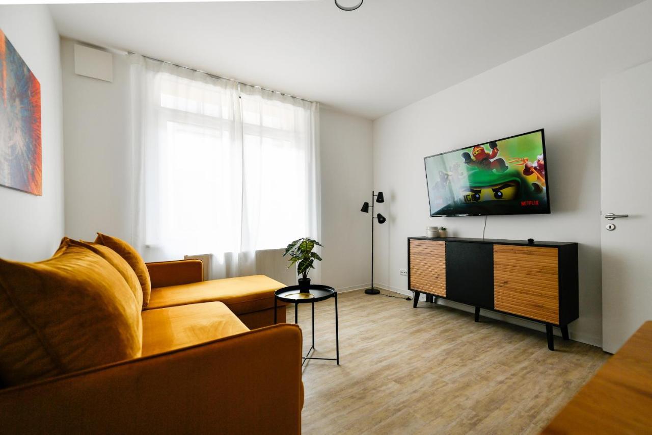 Ferienwohnungen Am Theater - Modern, Zentral Und Ruhig Mit Kueche, Waschtrockner, Netflix, Wlan Und Parkplatz- 2 Zimmer, 52 Qm Cottbus Exterior foto