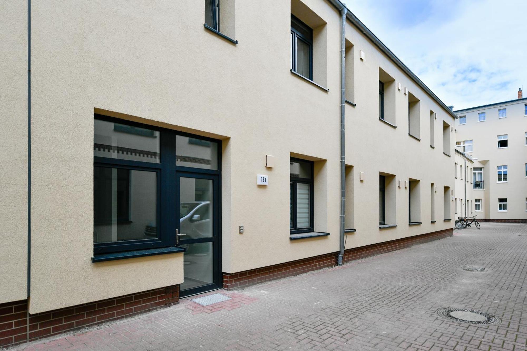 Ferienwohnungen Am Theater - Modern, Zentral Und Ruhig Mit Kueche, Waschtrockner, Netflix, Wlan Und Parkplatz- 2 Zimmer, 52 Qm Cottbus Exterior foto