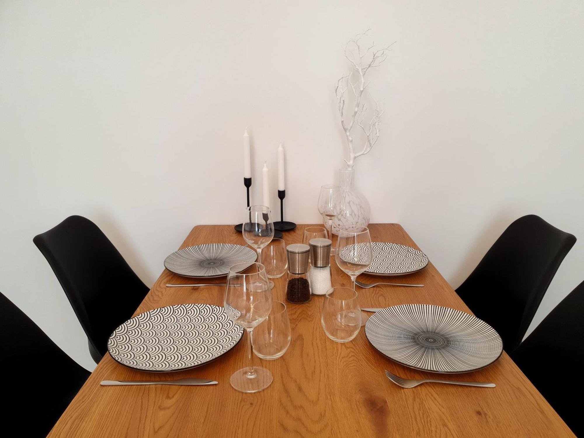 Ferienwohnungen Am Theater - Modern, Zentral Und Ruhig Mit Kueche, Waschtrockner, Netflix, Wlan Und Parkplatz- 2 Zimmer, 52 Qm Cottbus Zimmer foto