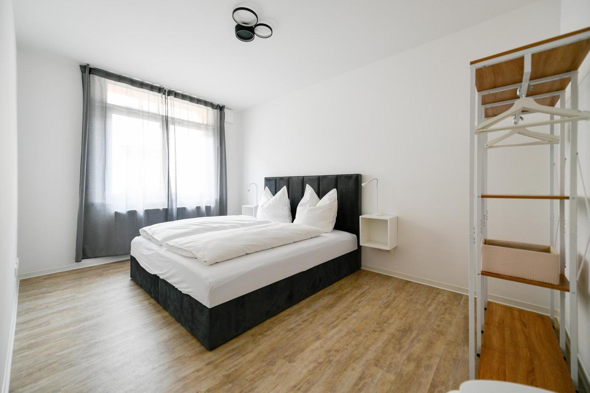 Ferienwohnungen Am Theater - Modern, Zentral Und Ruhig Mit Kueche, Waschtrockner, Netflix, Wlan Und Parkplatz- 2 Zimmer, 52 Qm Cottbus Zimmer foto
